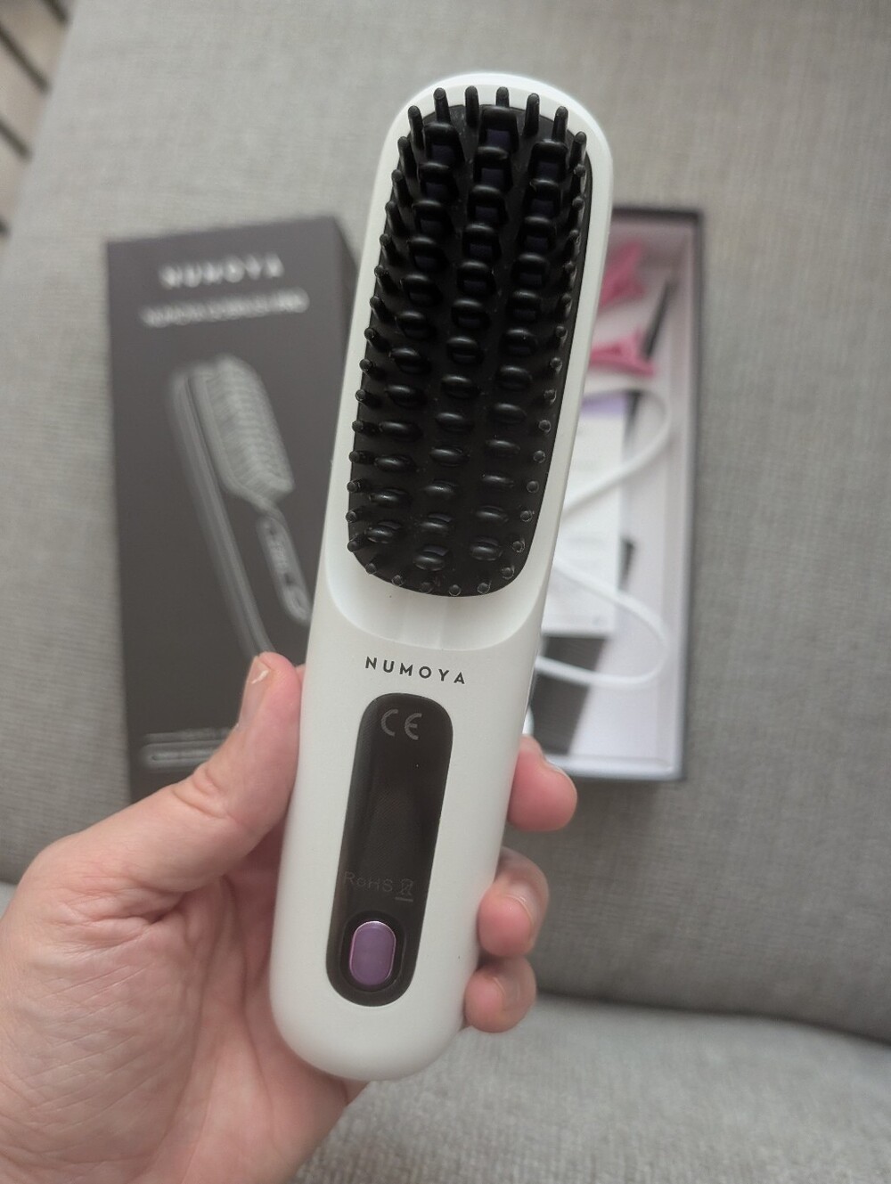 Numoya Gobrush Pro in white and pink